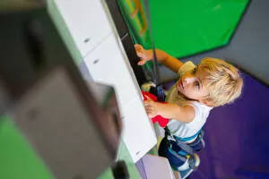 Où trouver des stages sportifs pour enfants pendant les vacances?